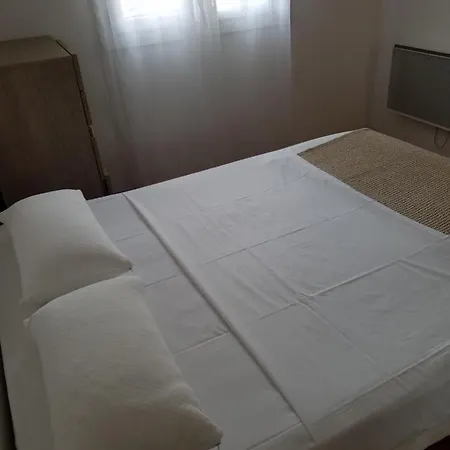 D Hotes A 20 Pas De La Oda ve Kahvaltı Lucciana (Corsica)