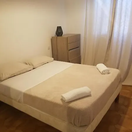 D Hotes A 20 Pas De La Bed & Breakfast Lucciana (Corsica)